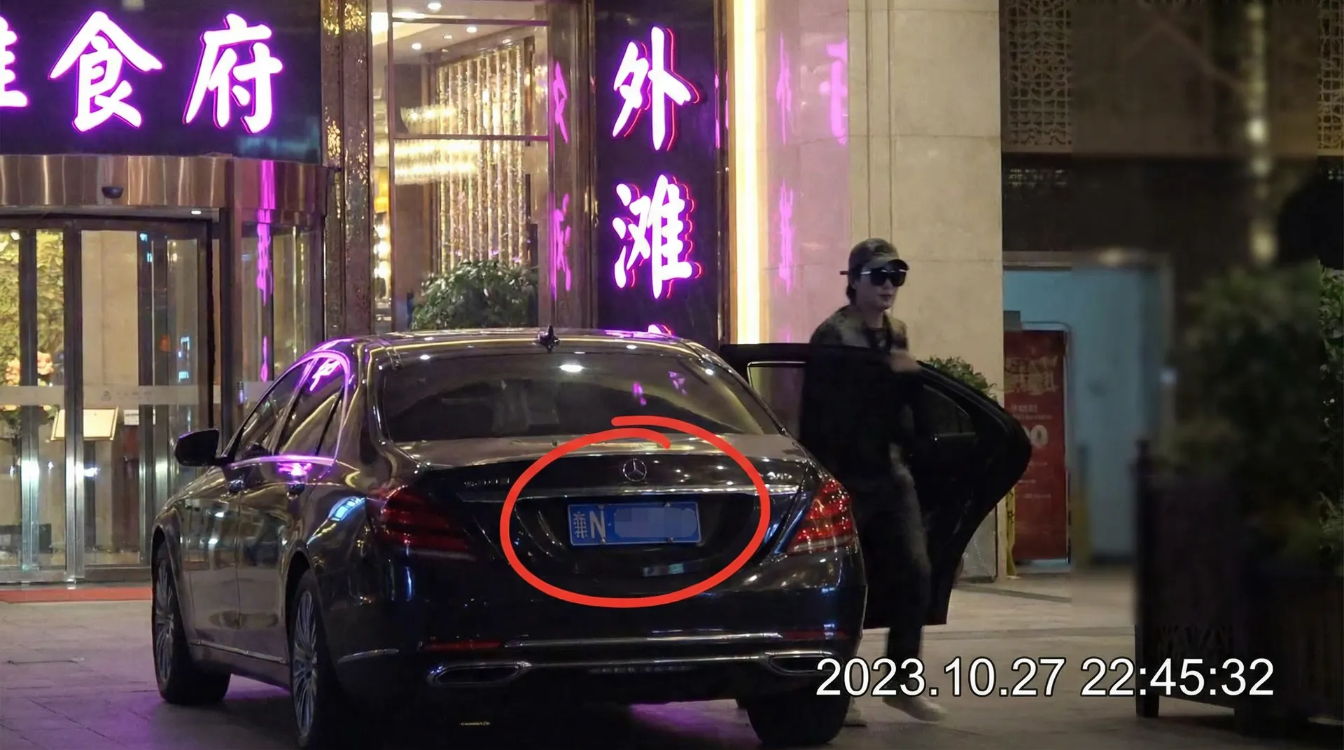 巨乳 | 最新巨乳自媒体 - 巨乳官方网站在线播放 - 豪车餐厅外被拍